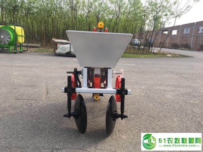 厂家定做小型手扶单行洋芋播种机 手扶单行土豆播种机械图1