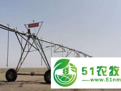 大型平移式喷灌机图1
