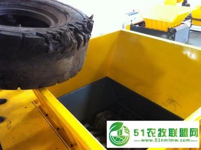 1.6米直径重型卡车轮胎破碎机图1