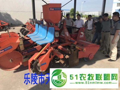 移栽秧苗的好帮手 天德2ZQ新款多功能移栽机图1