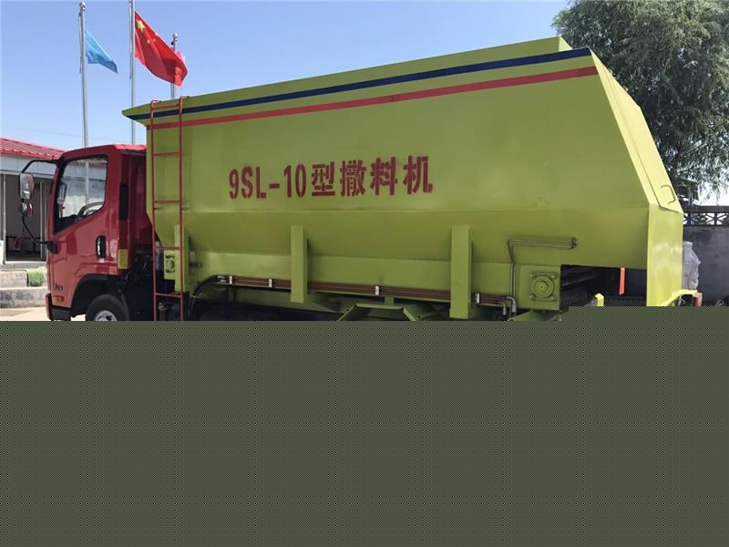 牛场撒料车-盛唐-撒料车