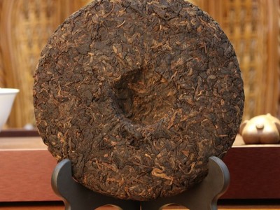 班章金芽 普洱茶班章金芽古树熟饼 宫廷普洱茶 宫廷金芽图3