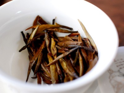 凤庆滇红茶大金针500克 蜜香金芽浓香型云南古树春茶红茶叶散装茶图3