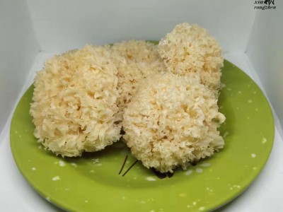 椴木小银耳椴木雪耳糯耳中大朵菇农山泉水灌盖自产自销图2