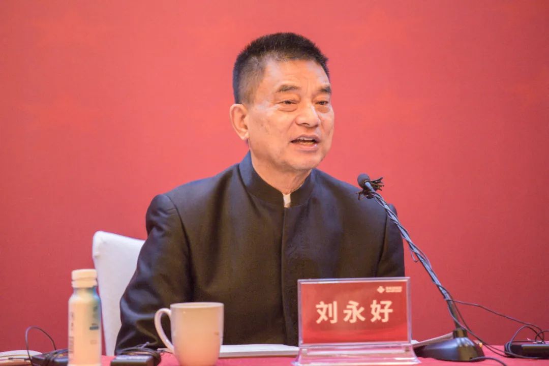 图为全国政协委员、新希望集团董事长刘永好。
