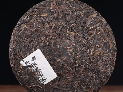 云南普洱易武麻黑圆茶 2015年普洱生茶茶叶 357g七子饼茶图3