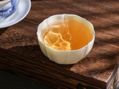 【工厂店】福鼎白茶白毫银针2015年300克白茶饼批发性价比高图4