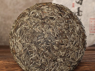【工厂店】福鼎白茶白毫银针2015年300克白茶饼批发性价比高图2