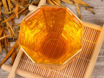批发云南滇红茶 2022年凤庆蜜香大金针 早春茶 金芽500克 散茶图4