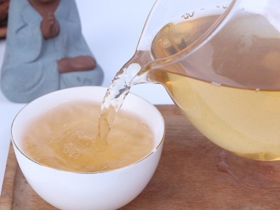 2007年云南景迈王 普洱七子饼茶生茶 大叶种茶古茶饼茶越陈越香图3