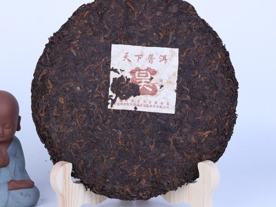 云南特产茶叶普洱茶 2002年天下普洱 大叶种茶熟茶饼茶厂家直营图3