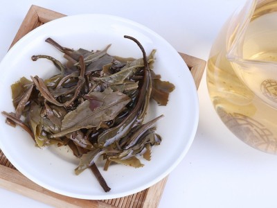 2007年云南班章王 普洱茶七子饼茶 班章茶生茶勐海高山茶叶图3