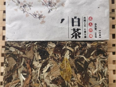 云南普洱茶生茶 大雪山春茶砖 200克一饼老白茶 白茶砖图4