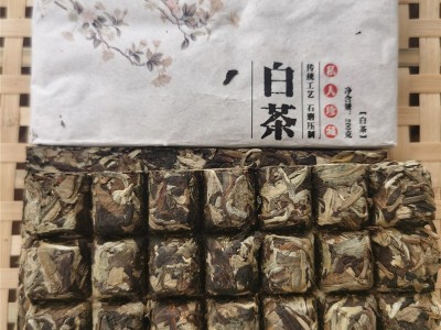 云南普洱茶生茶 大雪山春茶砖 200克一饼老白茶 白茶砖图2