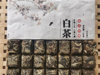 云南普洱茶生茶 大雪山春茶砖 200克一饼老白茶 白茶砖图5