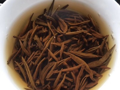2022年头春梅占芽金俊眉明前单芽金骏眉红茶花果香金俊眉茶叶散装图2