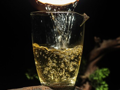 源头厂家 云南普洱茶生茶饼茶 易武生茶饼357g 普洱饼茶 普洱生茶图3