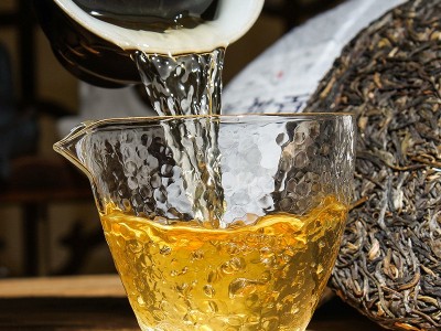 云南普洱茶生茶饼茶马邦贡饼古树茶普洱生茶饼357g普洱茶七子饼茶图3
