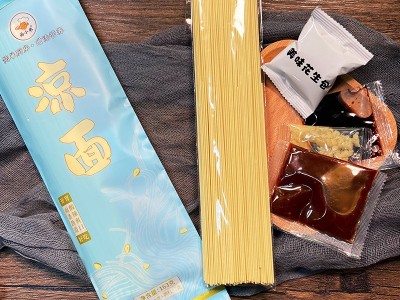 凉面细碱面方便速食带调料包红油酱汁凉面醋汁蒜蓉酱花生163g袋装图3