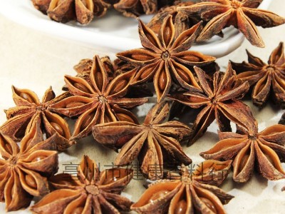 批发供应八角 大茴 可打八角粉 香料齐全 散装 调料批发零售图3