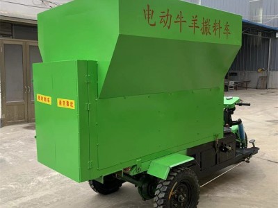 牛场三轮电动撒料车喂牛饲料喂料车定制撒料车喂牛设备图5