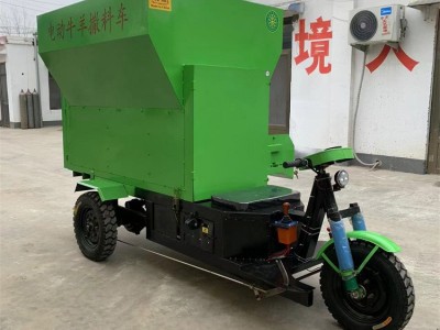 牛场三轮电动撒料车喂牛饲料喂料车定制撒料车喂牛设备图4