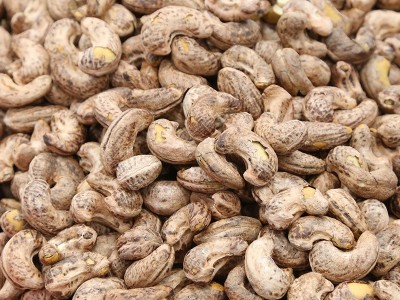 越南腰果批发500g 真空包装A+180盐焗炭烧腰果干带皮扁盒装坚果干图3