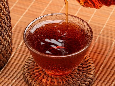 357g茶王醇熟茶茶饼 2017年产传统发酵熟普 云南特产送礼普洱批发图3