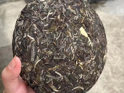 2013年八八青饼普洱生茶 云南班章茶区普洱生茶 回甘持久口感霸气图3