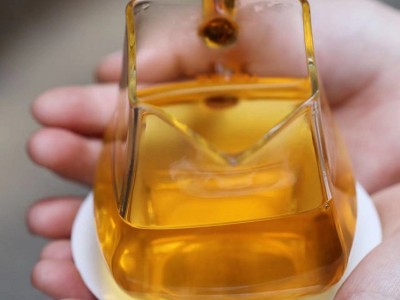 2015年班章王普洱生茶云南勐海乔木饼茶班章王特制青饼七子饼茶图4