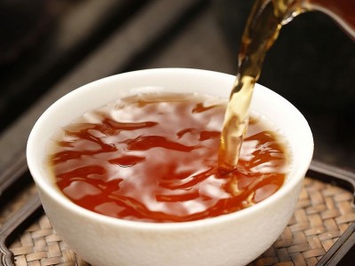 云南普洱茶熟茶普洱茶饼易武金芽普洱陈年普洱熟茶古茶树厂家直销图3