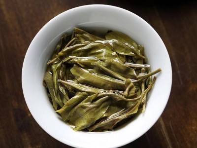云南普洱茶2022年墨江凤凰窝珍藏古树茶普洱生茶印级青饼357g批发图4