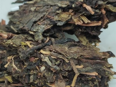 云南普洱茶走量批发大叶种晒七子饼茶生普清香口感收藏饼装357g图3