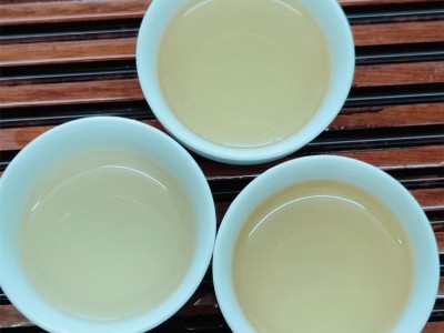 云南普洱茶走量批发大叶种晒七子饼茶生普清香口感收藏饼装357g图5