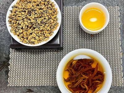 一件代发云南茶叶2022年头春滇红蜜香金芽金螺凤庆滇红茶散装批发图3