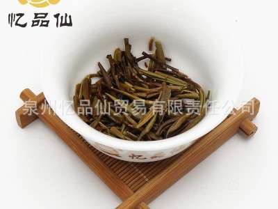 忆品仙福鼎白茶饼 春茶日晒大白毫银针300g/饼 厂家批发图4