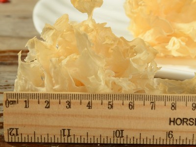 鑫万盛食用菌批发500g去根白花雪耳块白花古田银耳白木耳块图3