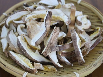方便快捷干净香味浓郁的鲜切农产品食用菌汤料包餐饮快用的香菇片图1