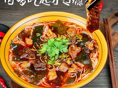 厂家生产四川麻辣牛肉肥肠方便速食食品米线245g袋装绵阳米粉批发图3