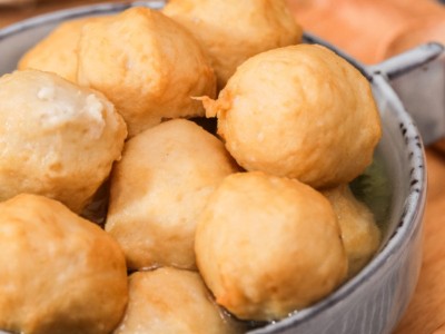 港式咖喱鱼蛋黄金鱼丸火锅丸子关东煮食材烧烤串串麻辣烫厂家批发图3
