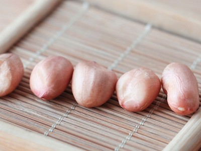山东不带壳红皮干花生米330克大粒生花生新货农家白沙花生仁批发图4