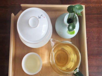 咏普号白茶 凤庆大叶种老白茶 产地平河大古树叶子 不炒不揉不晒图3