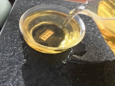 咏普号白茶 凤庆大叶种老白茶 产地平河大古树叶子 不炒不揉不晒图4