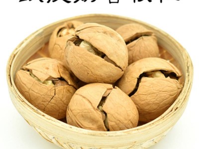 一件代发坚果年货熟纸皮核桃奶油味4.2斤礼盒装奖状草本味熟核桃图5