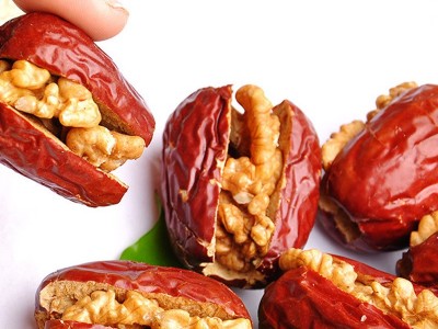 新疆特产休闲零食品5星骏枣夹核桃枣丫丫优选大红枣甜核桃枣制品图3