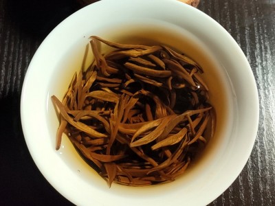 云南滇红茶 凤庆红茶 滇红蜜香金芽 散装金芽红茶图4