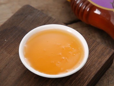 志诚蜂业厂家蜂蜜批发迎客蜂尖嘴自吸式洋槐蜜瓶装500g图3