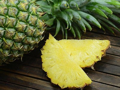 海南金钻凤梨17号新鲜现摘大果礼盒无眼菠萝水果产地直供一件代发图2