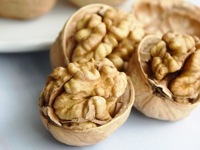 新疆核桃薄皮2022新货阿克苏185纸皮核桃孕妇食用手剥原味生核桃图2