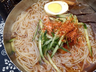 冷面东北大妈朝鲜冷面330g家庭装真空袋装延吉边风味酸甜小麦冷面图2